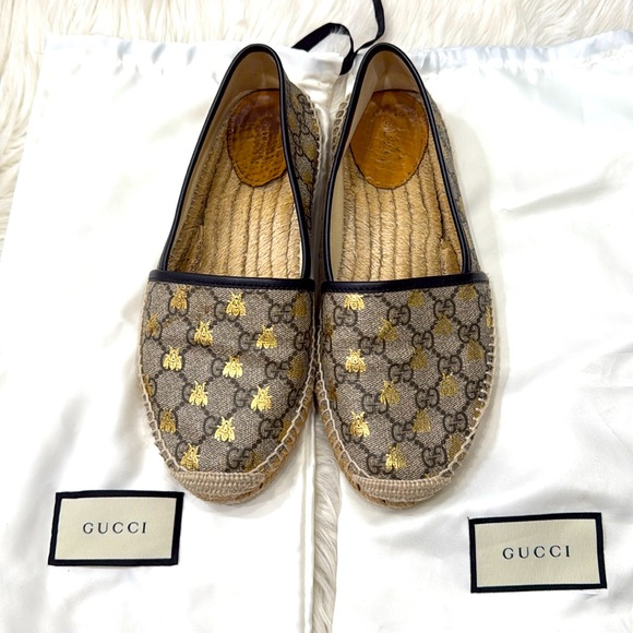 GUCCI GG Supreme Bee Espadrilles - Picture 2 of 15